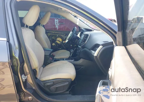 2017 Jeep Cherokee Latitude Fwd из США, поврежденный, VIN 1C4PJLCSXHW645208